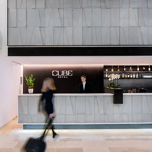 4* 호텔 Cube